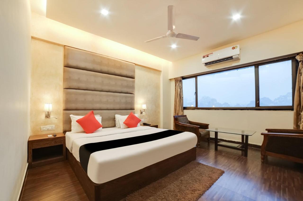 Capital O 61351 Waii International Hotel Bhalukpung Exterior photo