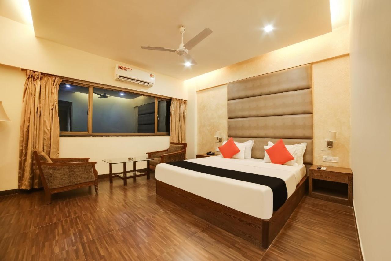 Capital O 61351 Waii International Hotel Bhalukpung Room photo