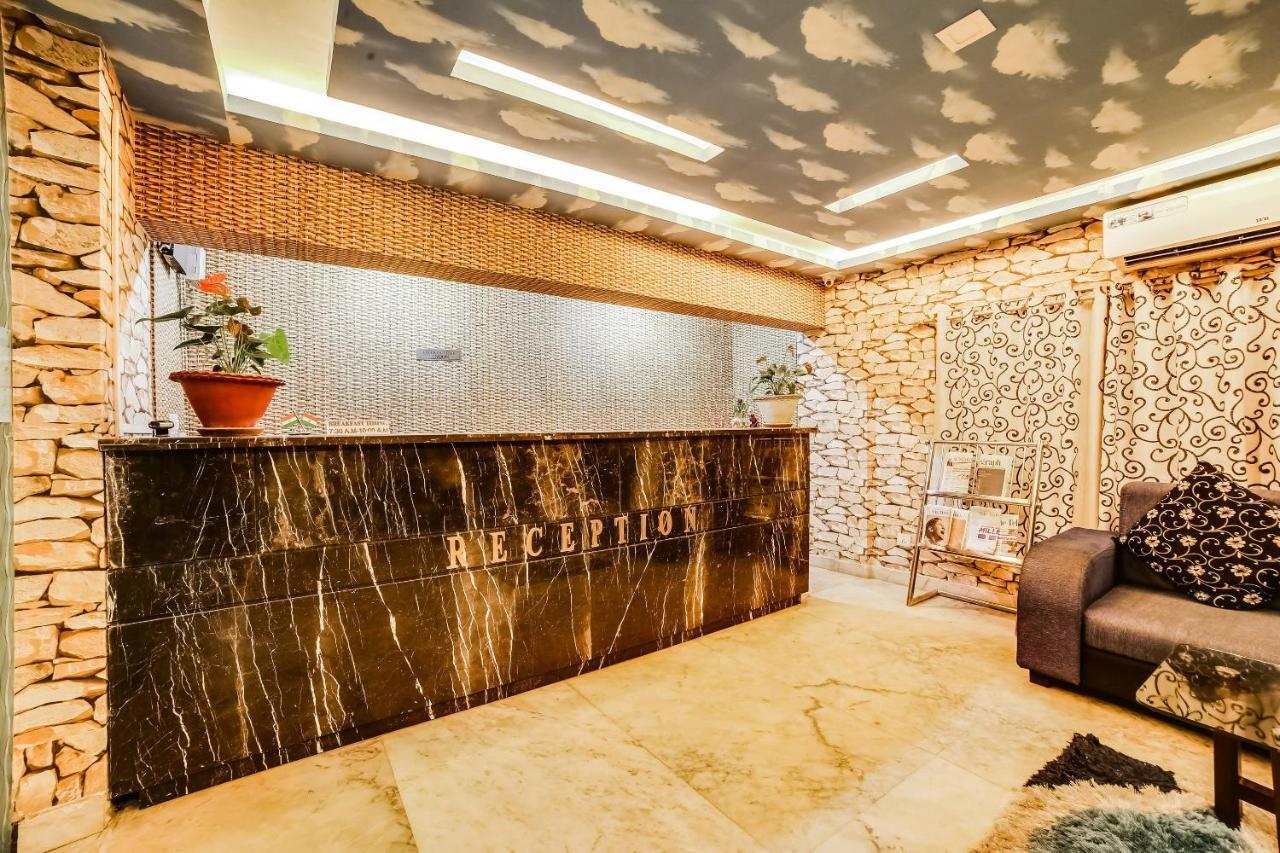 Capital O 61351 Waii International Hotel Bhalukpung Exterior photo
