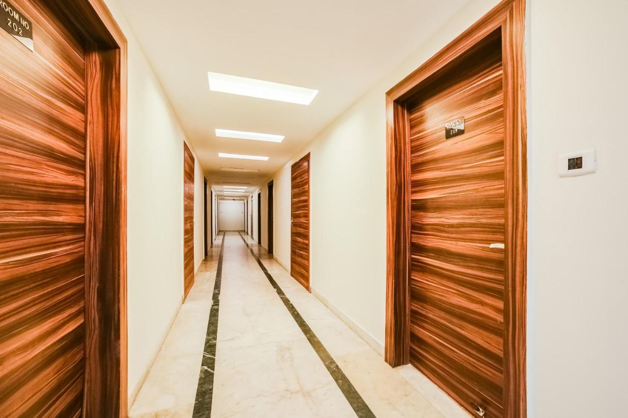 Capital O 61351 Waii International Hotel Bhalukpung Exterior photo